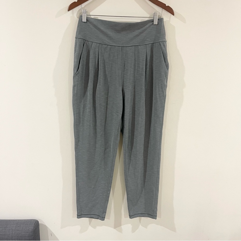 Athleta Elation Pant Women's Sage Green Ankle Athletic Pants size M